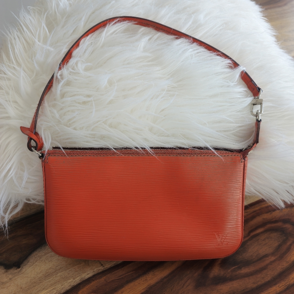 Authentic Louis Vuitton pochette Accessoires Epi